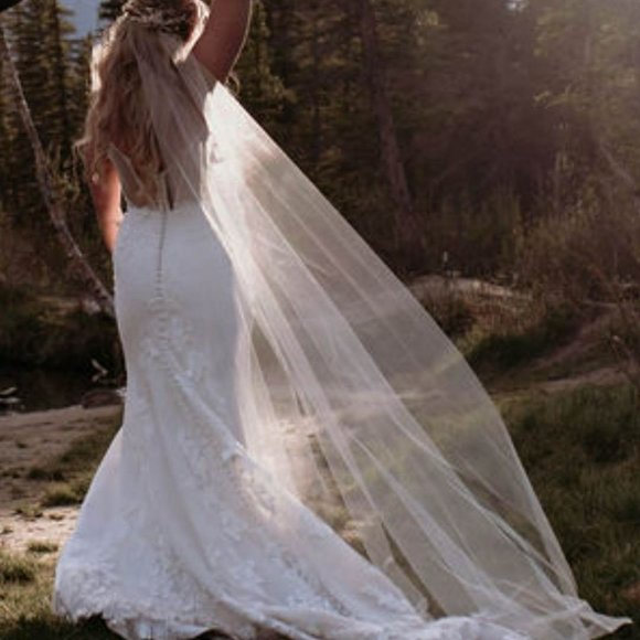 Martina Liana Capri 1390 Ivory Wedding Dress - Picture 4 of 11